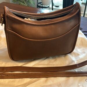 Vinatge Coach Putty color leather shoulder bag. Classic hobo.